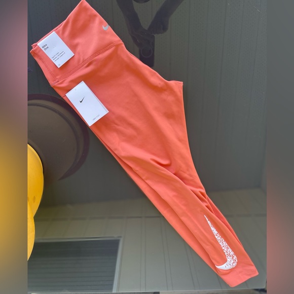 NWT Nike One Dri Fit leggings. New! - Picture 3 of 5